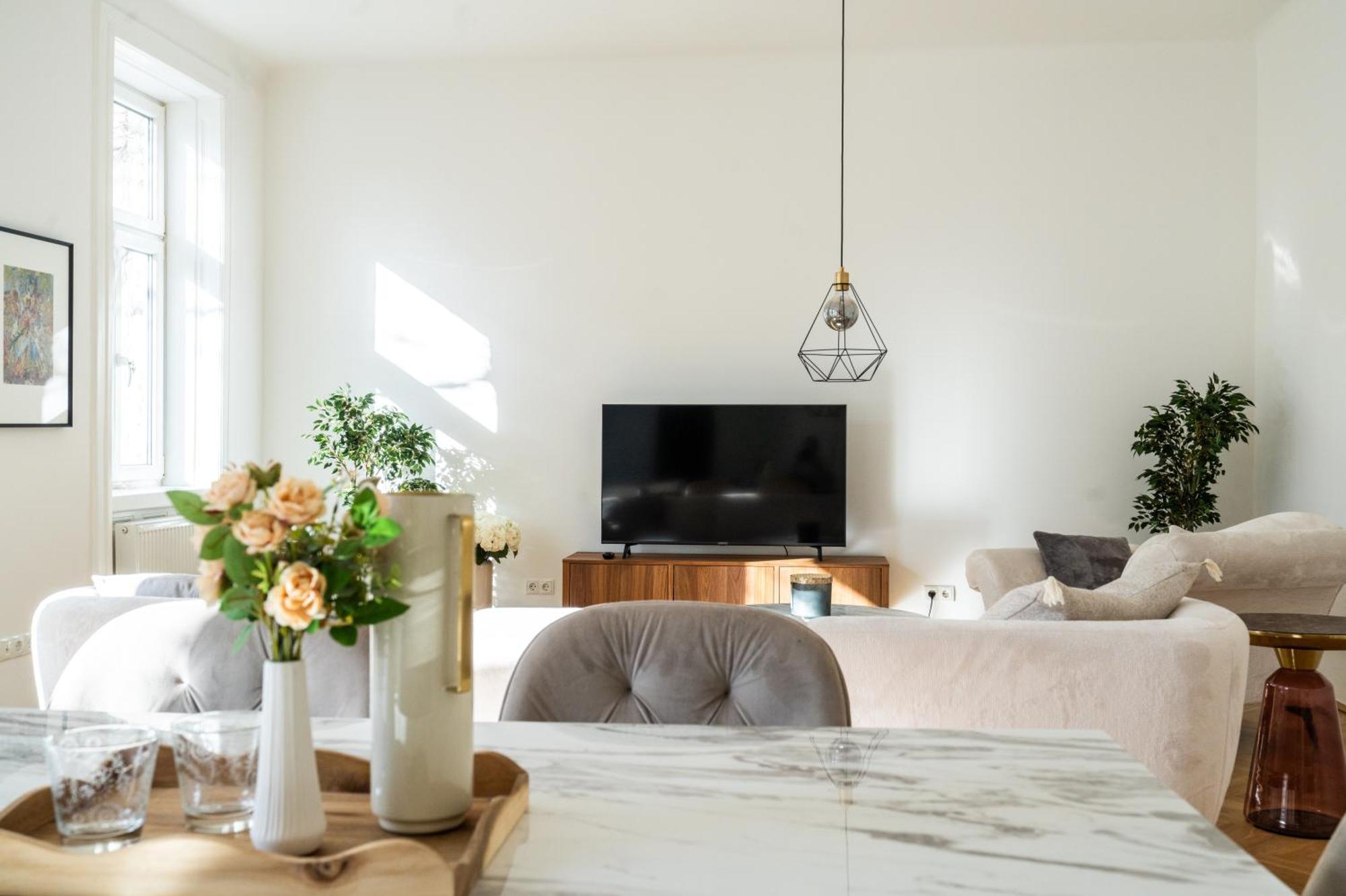 4ty3 - Spacious In The Heart Of The 8th District Is Calling Wiedeń